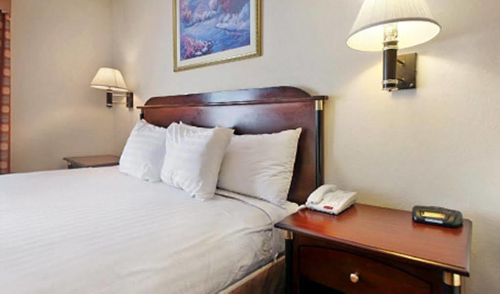 Days Inn & Suites By Wyndham Union City Buitenkant foto