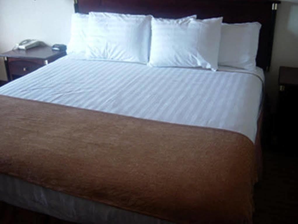 Days Inn & Suites By Wyndham Union City Buitenkant foto