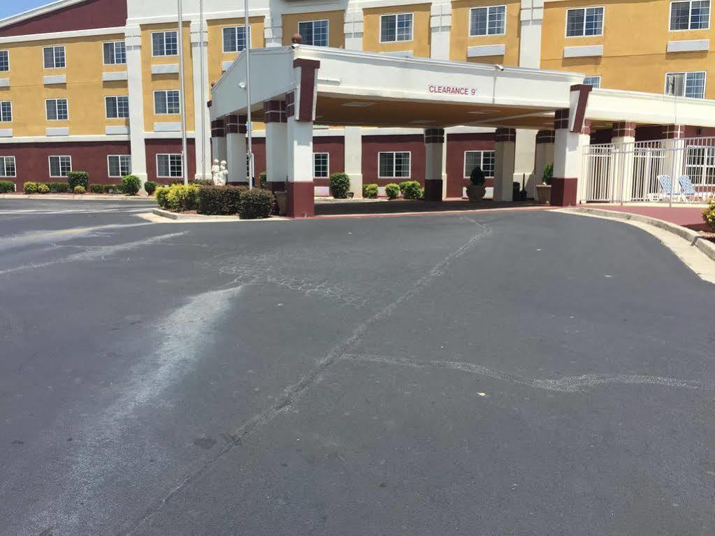 Days Inn & Suites By Wyndham Union City Buitenkant foto